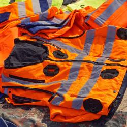 Plusieurs entreprises, dont Coverguard et Bouygues Construction, s'unissent pour créer une filière de recyclage pour les vêtements haute visibilité. © Getty Images