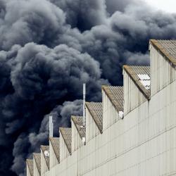 Les incendies ont particulièrement marqué l’année 2025, notamment dans le secteur du traitement des déchets. © Getty Images