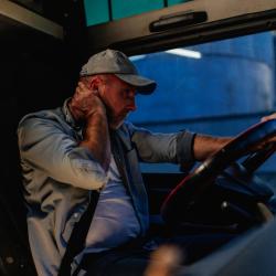 Les conducteurs poids lourds et de camions représentent 15 % des victimes de malaises mortels au travail étudiés par l’INRS entre septembre 2023 et février 2025. © Getty Images