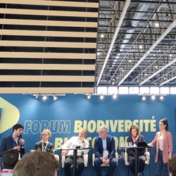 De gauche à droite : Pierre-Antoine Jujard, Christine Grèzes, Nicolas Flament, Renan Palaric, Olivia Conil Lacoste, au salon Pollutec 2025 à Lyon. © LG
